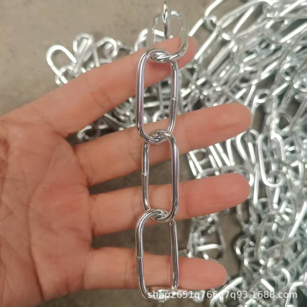 Manufacturer supply pendant lamp hanging chain decorative lock chain clothesline hanging chain guardrail chain wholesale retail length optional