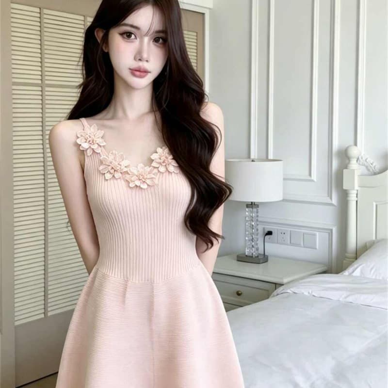 [Icy Silk] Summer V-neck thread pure lust flower slim knitted skirt sexy hip-covering suspender jumpsuit