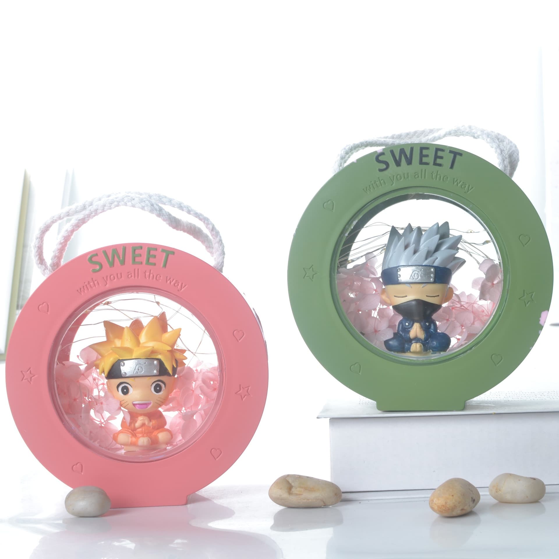 Cute Bee Girl Night Light, Small Gift for Girls, Graduation Gift, Resin Figurine, Cartoon Model Desk Decoration