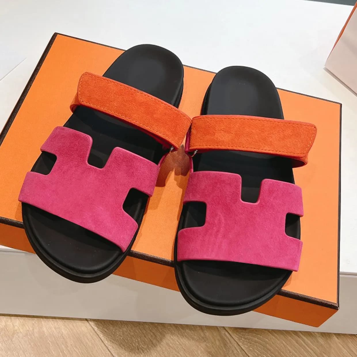Spot thick-soled slippers 2026 summer fashion color matching one-word magic buckle beach slippers foreign trade