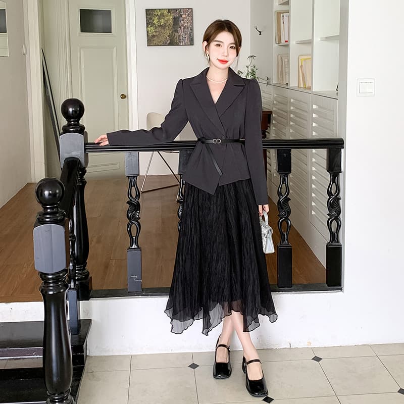 Real photos of the elegant, sophisticated Chanel-style dress, blazer, and high-waisted mesh skirt set for autumn.