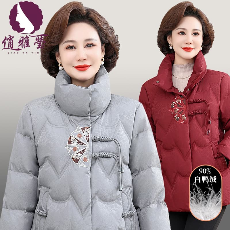 Petite Mother's Wear White Duck Feather Coat, New Winter Embroidered Retro Top with Thickened Plus-size Warm Down Jacket