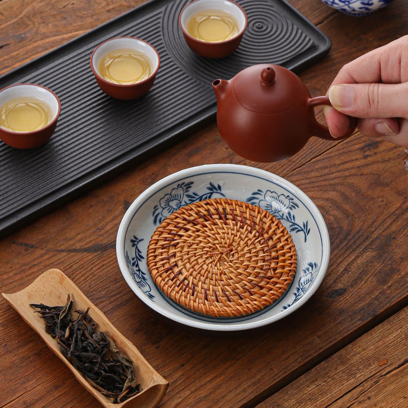 Retro blue lotus pot stand with woven wicker dry-brew station, large luffa sponge pot stand for purple clay teapot maintenance, water-storage tea table