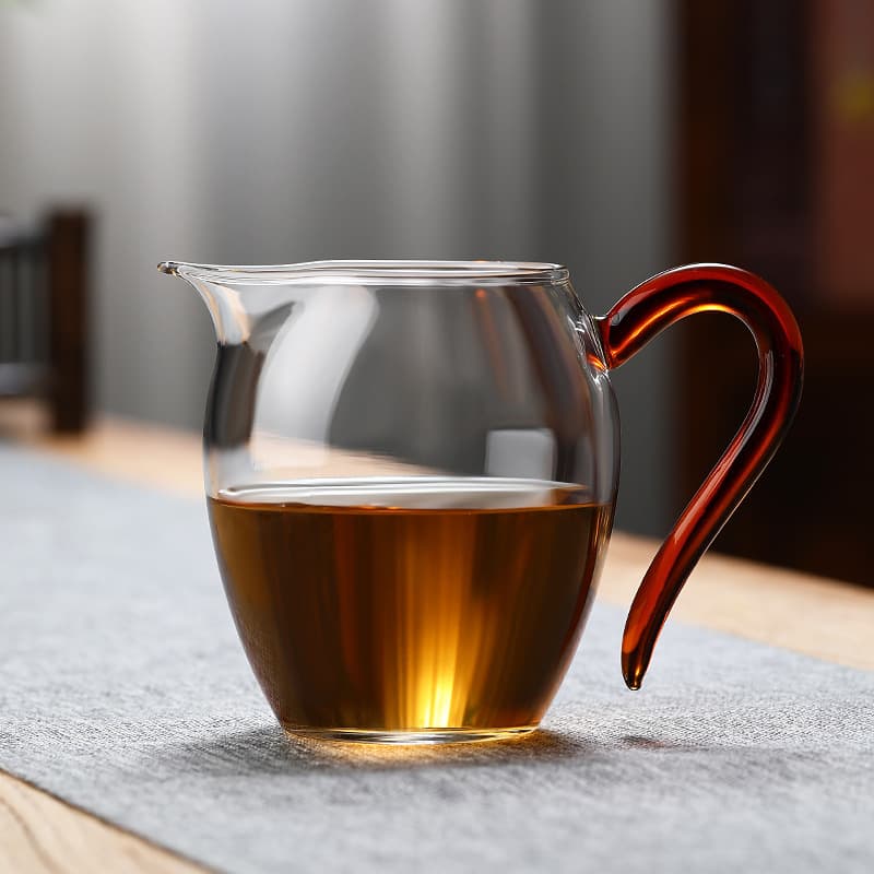 New Color Handle High Borosilicate Glass Fairness Cup, Sharp Spout for Clean Pouring, Large Home Use Gongfu Tea Cup