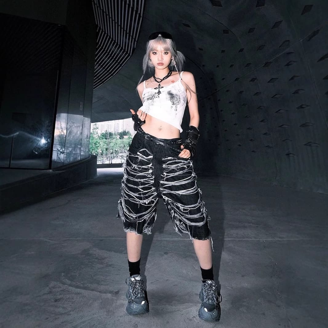 2025 Summer Original Niche Design American Street Heavy Washed Cut and Destroyed Denim Capri Shorts