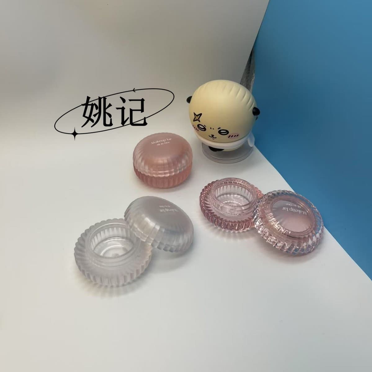 Factory direct round lip gloss empty tube, cosmetic packaging lip balm refillable small bottle, customizable with exclusive text