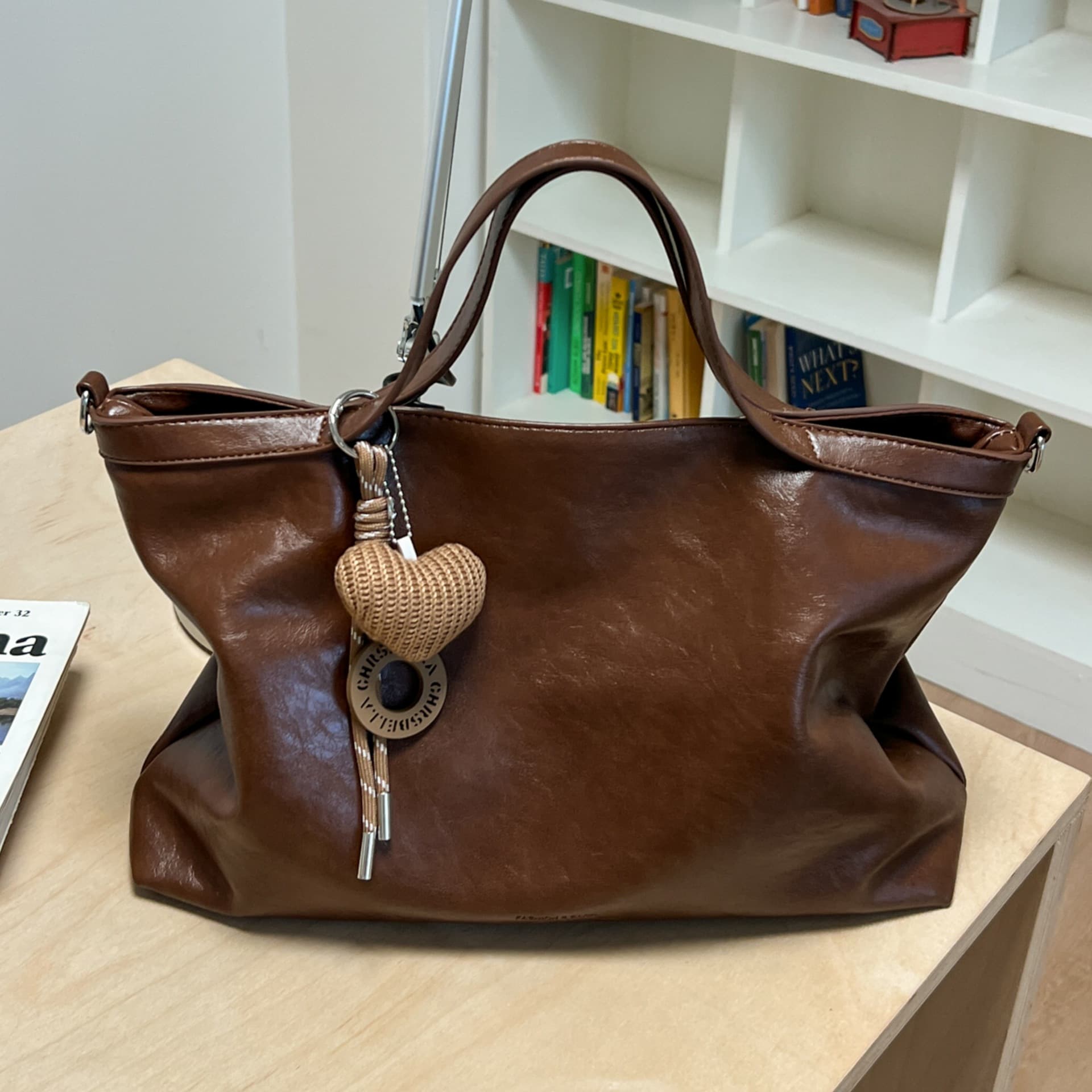 Cross-border retro large handbag women's new casual large-capacity commuter tote bag versatile retro shoulder crossbody bag
