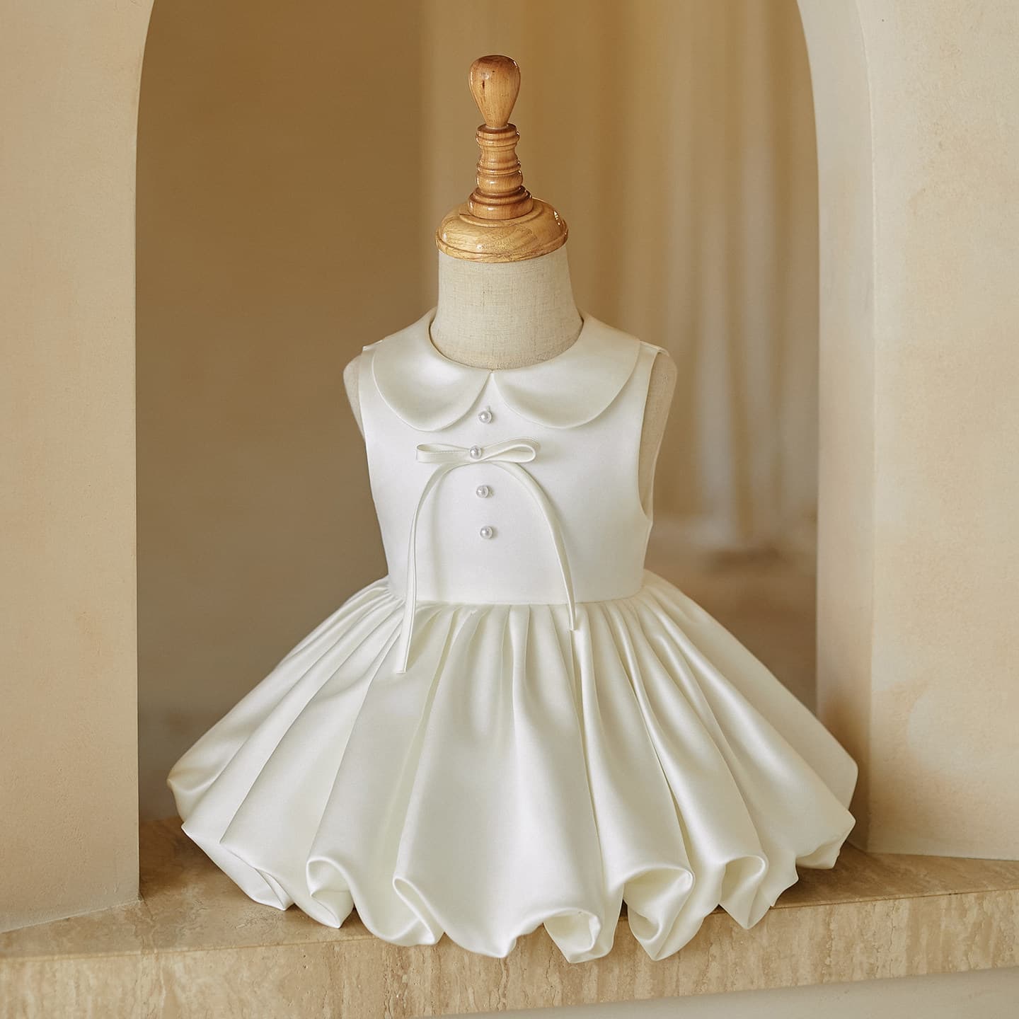 White satin girls' dress, sleeveless princess dress, children's birthday party flower girl dress
