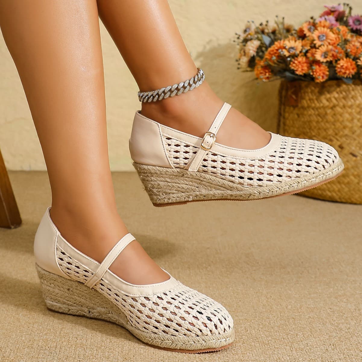 2026 Summer New Style French Hollow Mesh Wedge Shoes Women's Round Toe Straw Straw Shallow Mouth High Heels