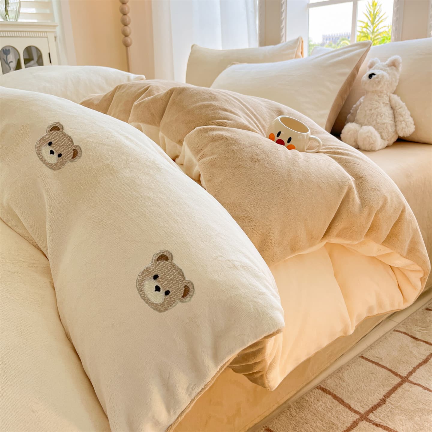 Winter Fleece Bedding Set with Thickened Flannel, Velvet Bed Sheets, Duvet Cover, and Pillowcases for Cold Weather