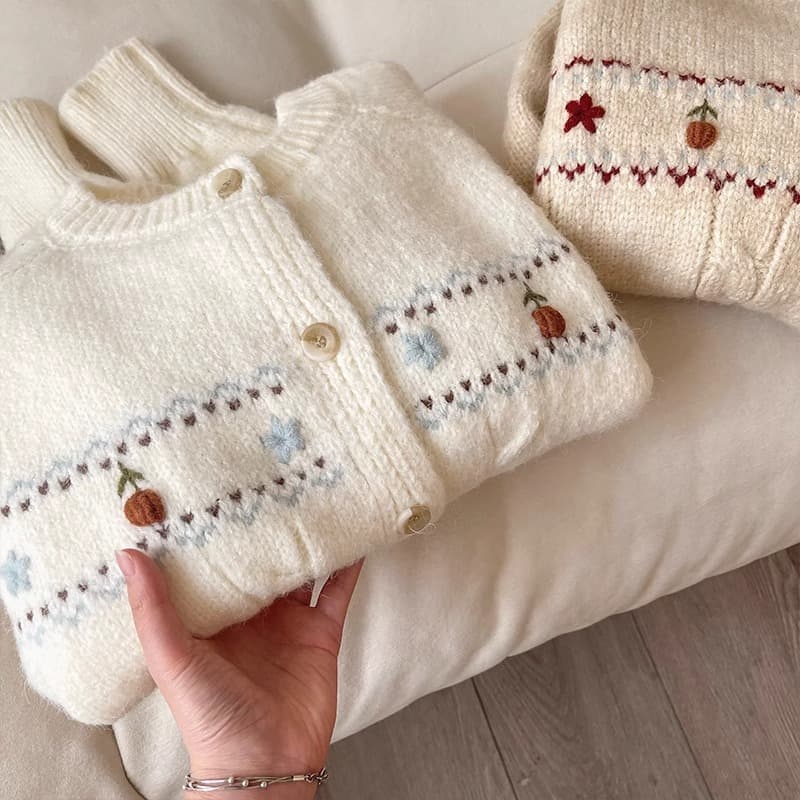 Artistic Floral Embroidery Round Neck Cardigan for Women, New Spring/Autumn Design with Single-Breasted Button Knit Sweater Jacket