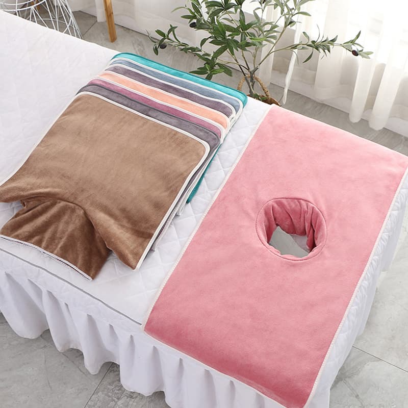 Beauty salon face towel with holes, massage bed, thick padding, absorbent and lint-free, large towel for spas.
