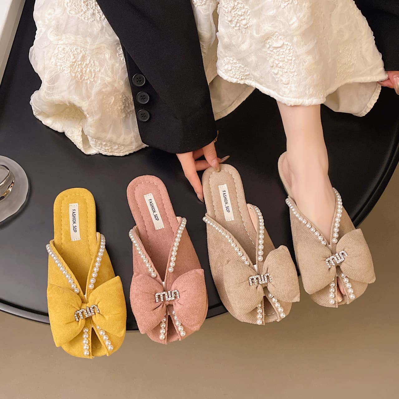 2026 Summer New Korean Style Closed-Toe Bow Flat Fashion Comfort Pearl Slip-On Half Slippers Wholesale