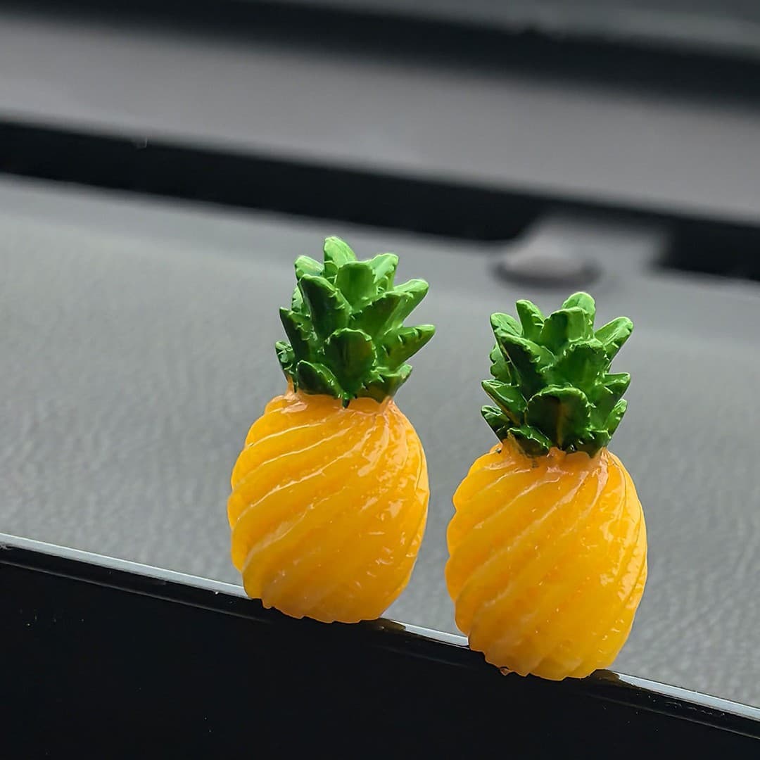 Da Ju Da Li (Da Ji Da Li) simulated pineapple car display desktop computer screen work station small ornaments