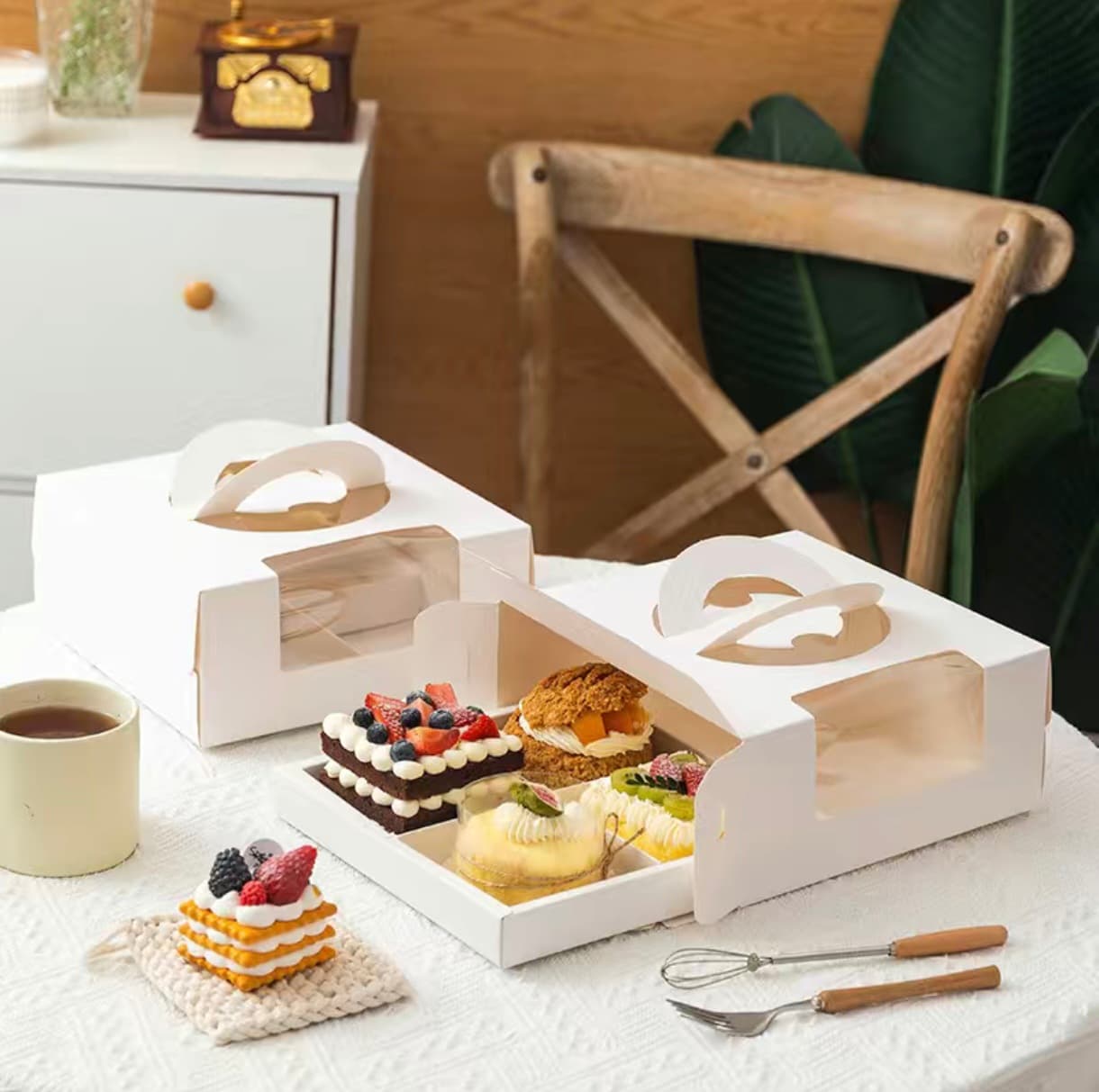 Ins style portable box four-square cake box picnic camping afternoon tea takeaway cake dessert packaging box