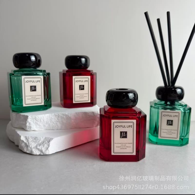 Spot aromatherapy bottle empty bottle light luxury ornaments rectangular with edges and corners transparent fragrance bottle home office essential oil with lid