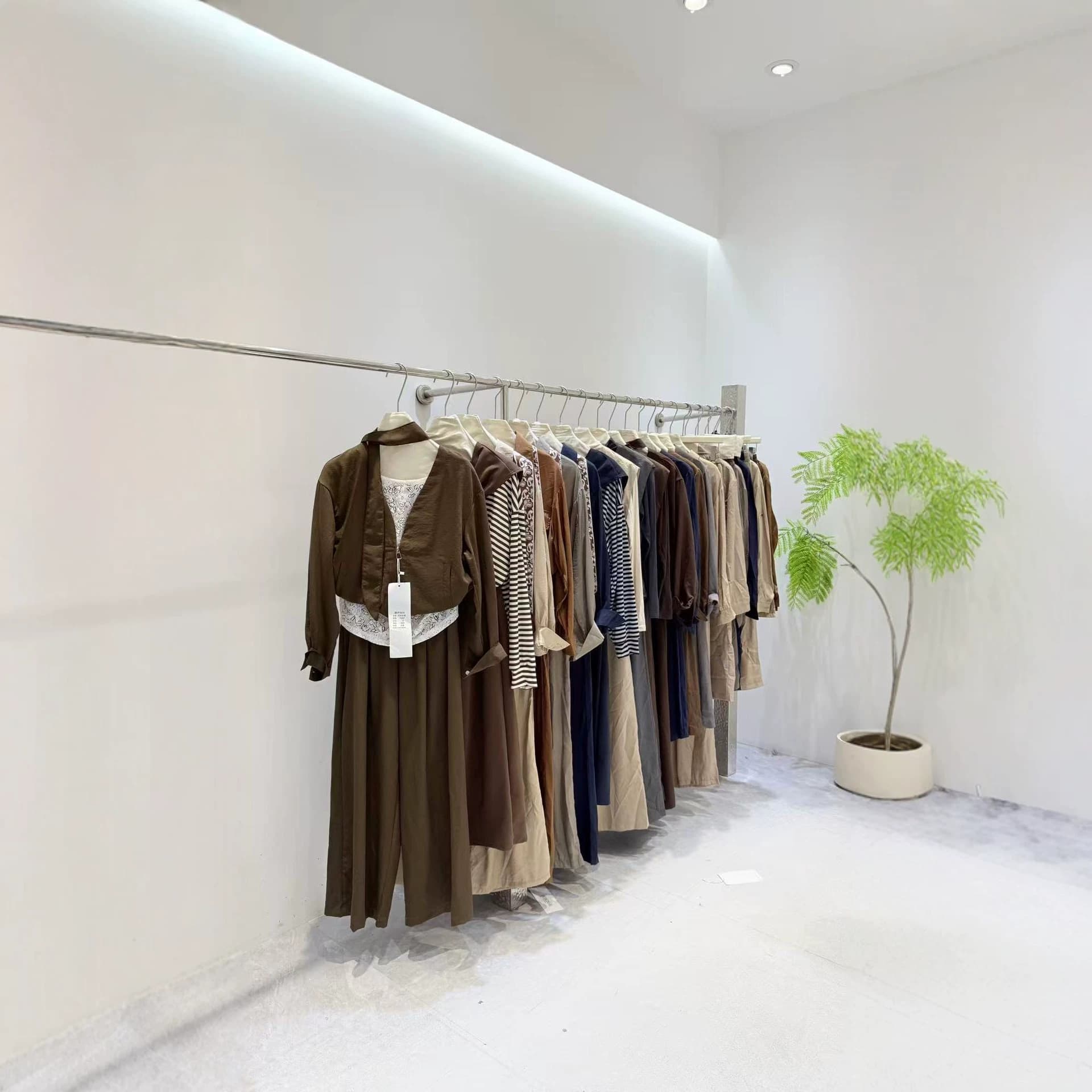 2026 autumn/winter new brand women's mixed-lot coats, dresses, and suits Guangzhou Shisanhang factory direct source