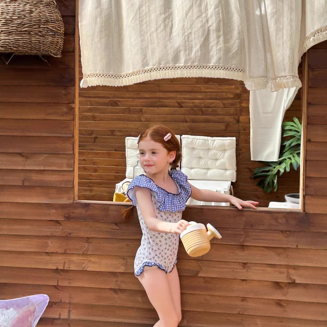 Girls Swimwear 2025 Summer Style Baby Sunscreen Lace Collar One-Piece Swimsuit Children Girls Floral Swimwear