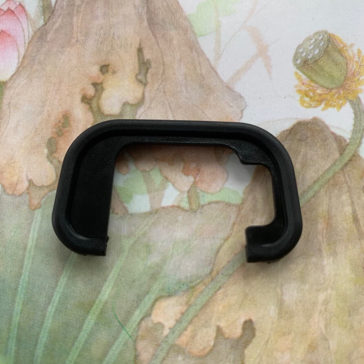 Wholesale eyepiece for Canon EOS RP R8 cameras, RP R8 mirrorless camera eyepiece made of hard plastic.