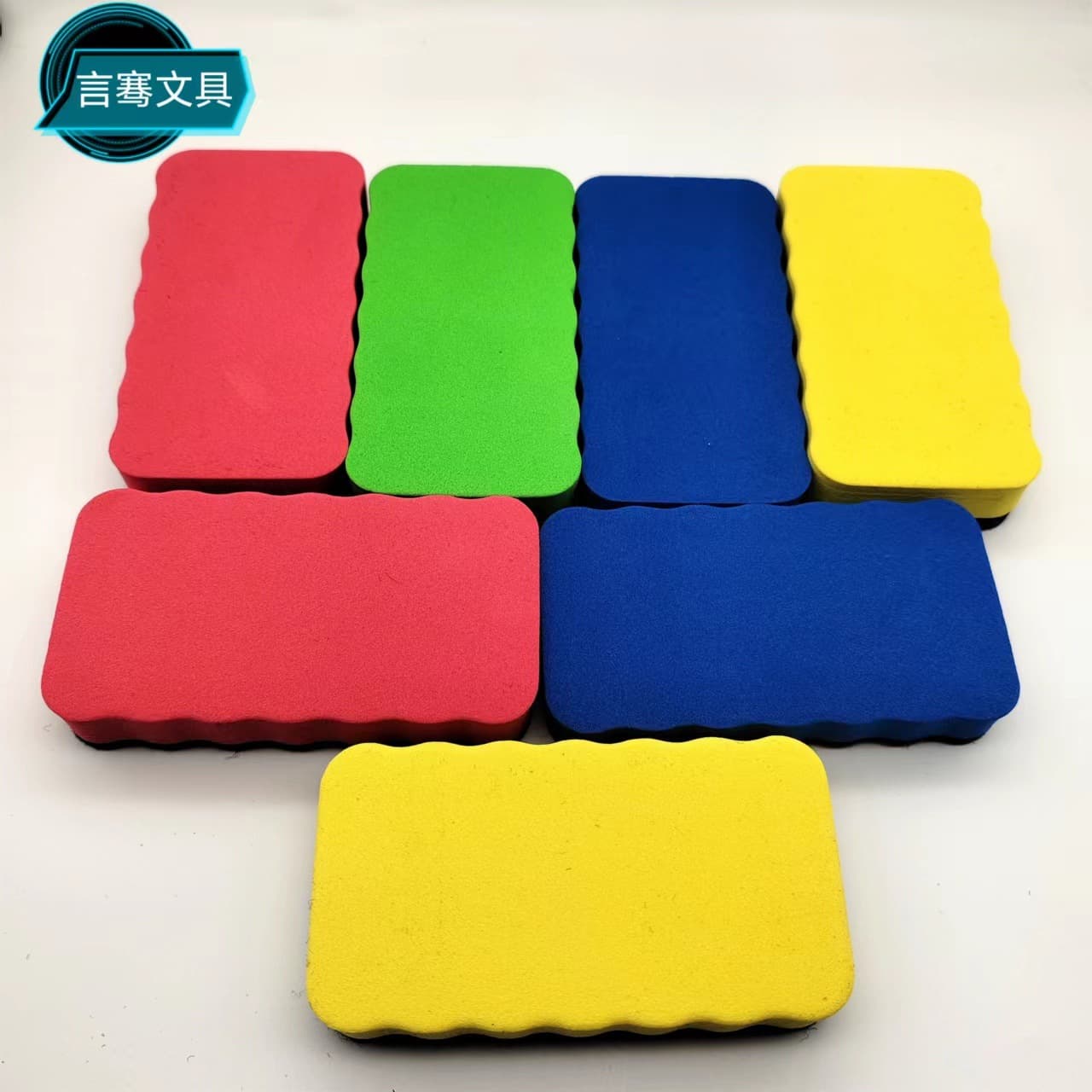 Whiteboard eraser, EVA felt cloth, wavy, magnetic, absorbent, suitable for children, school classrooms, and offices.