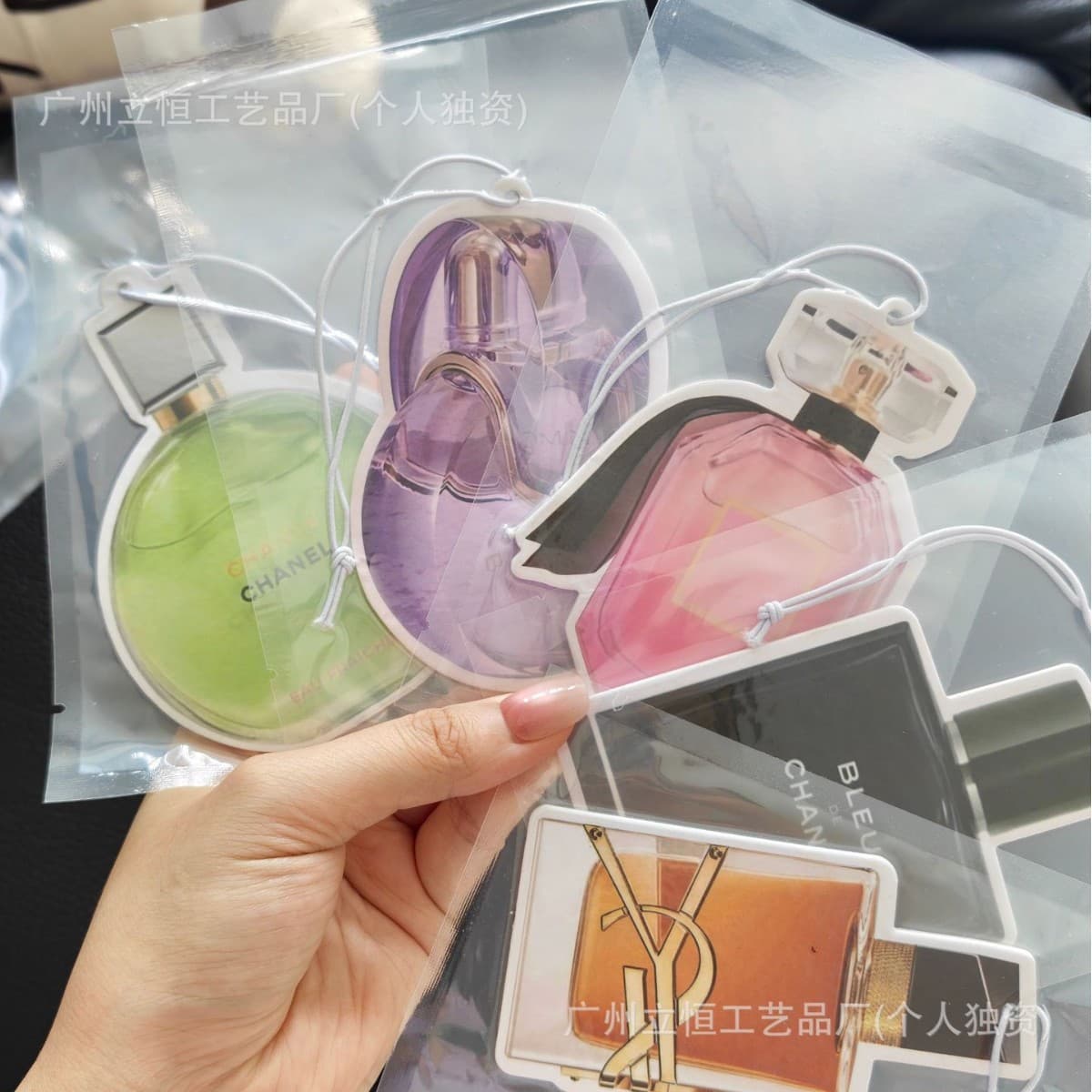 In-Stock Luxury Brand Fragrance Paper Car Air Freshener, High-End Rearview Mirror Hanging Ornament, Long-Lasting Fragrance, Odor Removal