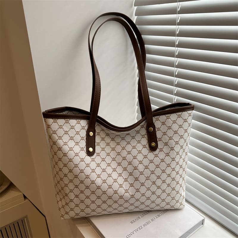Commuting Stylish Large-Capacity Tote Bag 2026 New Model Aesthetic Niche Trendy Shoulder Bag with Vintage Texture and Print for Women