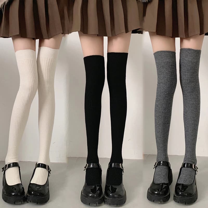 Autumn and winter long tube socks women Japanese high tube socks Japanese vertical stripe black thigh socks thickened warm over-the-knee socks women