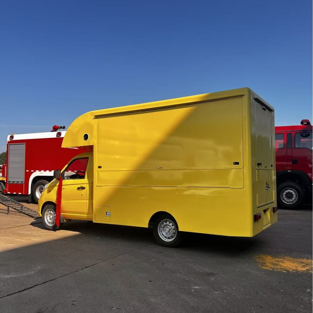 Shaanxi Sales Truck Mobile Vending Vehicle Snack Truck Red/White Event Catering Truck Factory Discount Direct Price