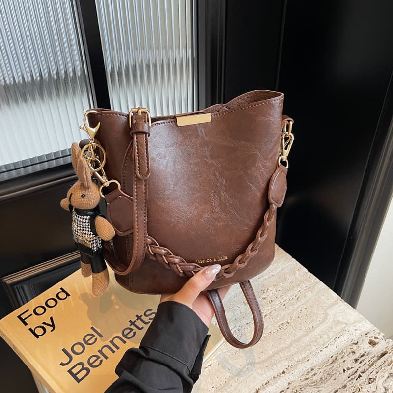 Retro niche design women's bag 2024 new high-quality versatile crossbody bag, popular handbag bucket bag