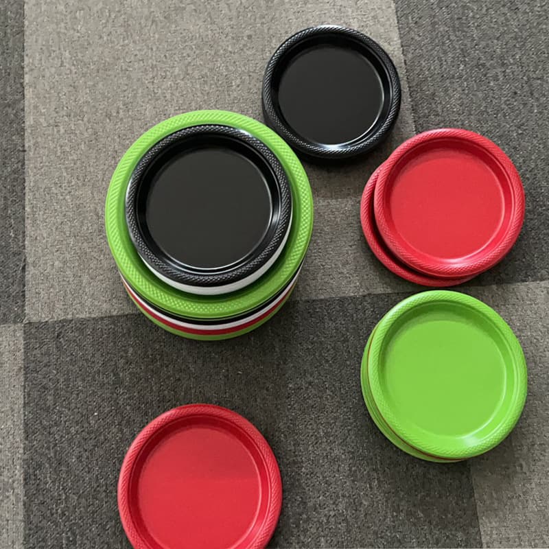Disposable plastic plates for outdoor barbecues, 6, 7, 9, and 10-inch fruit dishes, round serving plates, and tableware wholesale.