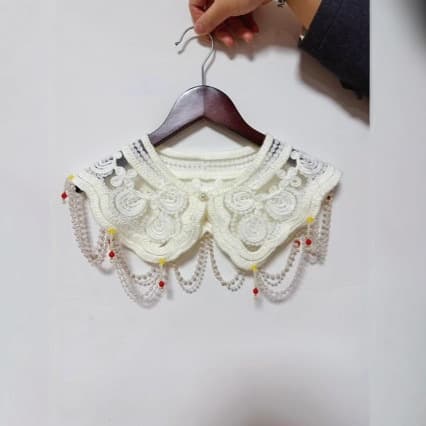 Factory direct sales of new autumn/winter woolen small collar embroidered shawls; wholesale women's clothing accessories.