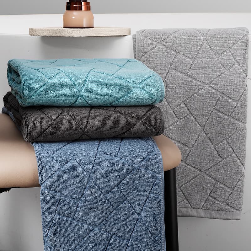Hotel bath towels for spa and home bathrooms, jacquard foot mats with washable labels and embroidered logos