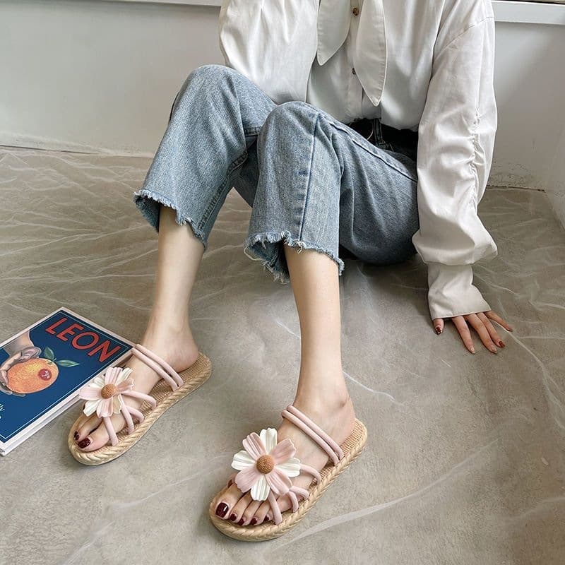 Women's Sandals, Suitable for Both Indoor and Outdoor Use, Durable and Wear-Resistant, Dual-Purpose, Non-Slip, Stylish and Versatile Slippers