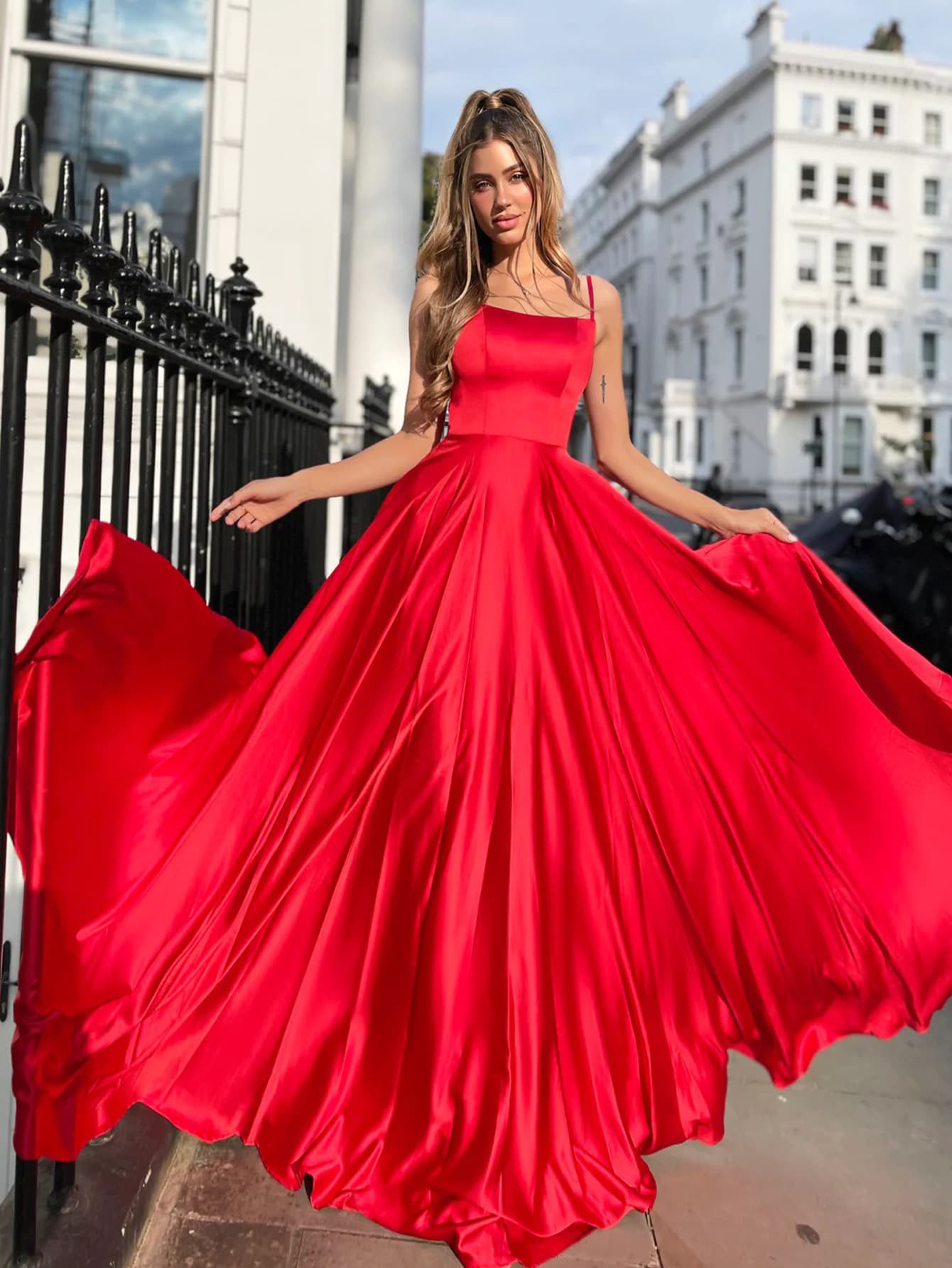 Sexy Long Red Backless Strap Wedding Dress New Women's Gown Midi Length Evening Party Dress Lace Material Sleeveless China