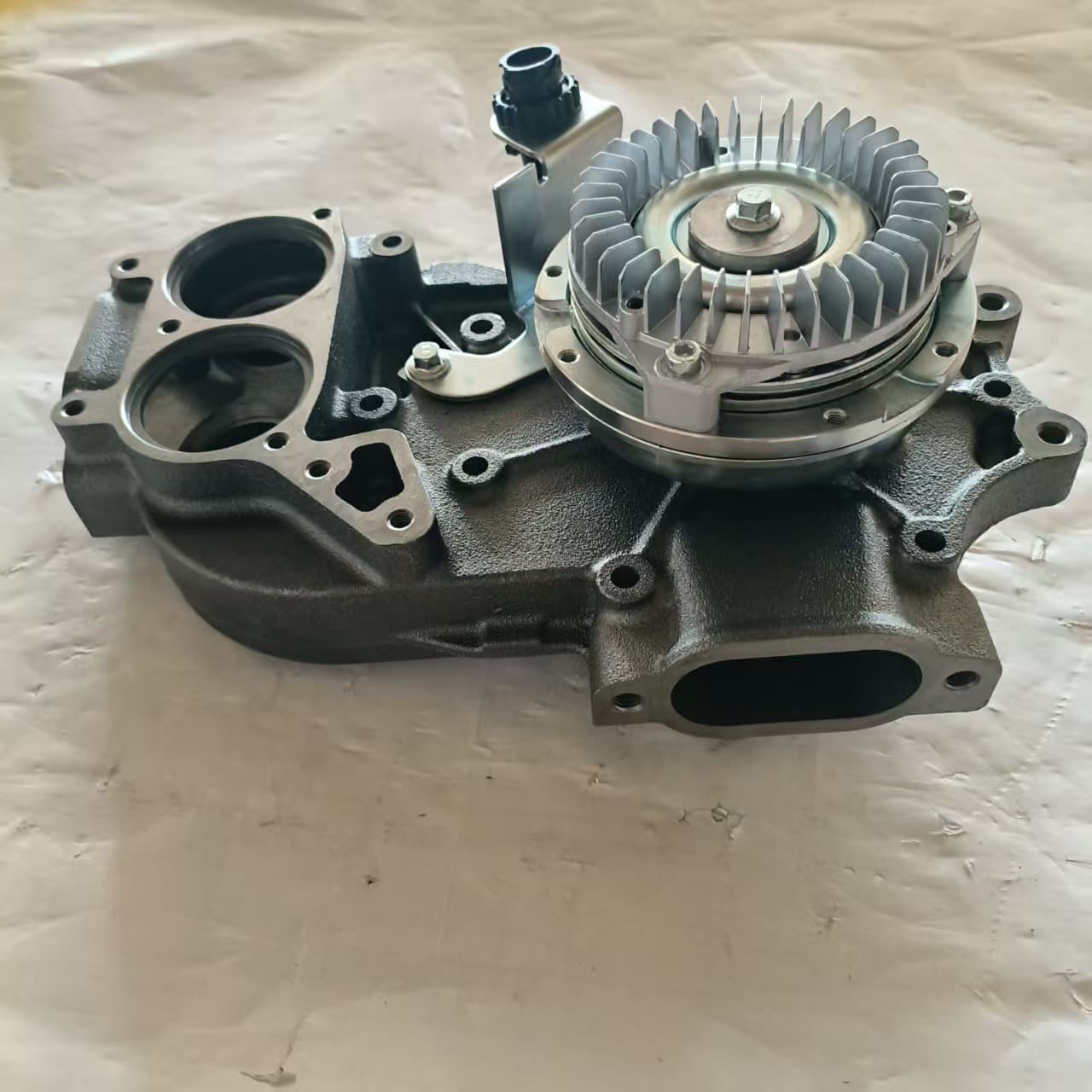 Mercedes Truck Water Pump with Electromagnetic Clutch 5412002601 5412001901 5412002801