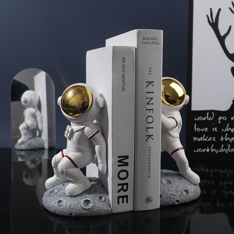 Creative Astronaut Book Stand Student Desk Storage Home Decoration Ornaments Astronaut Resin Crafts Wholesale