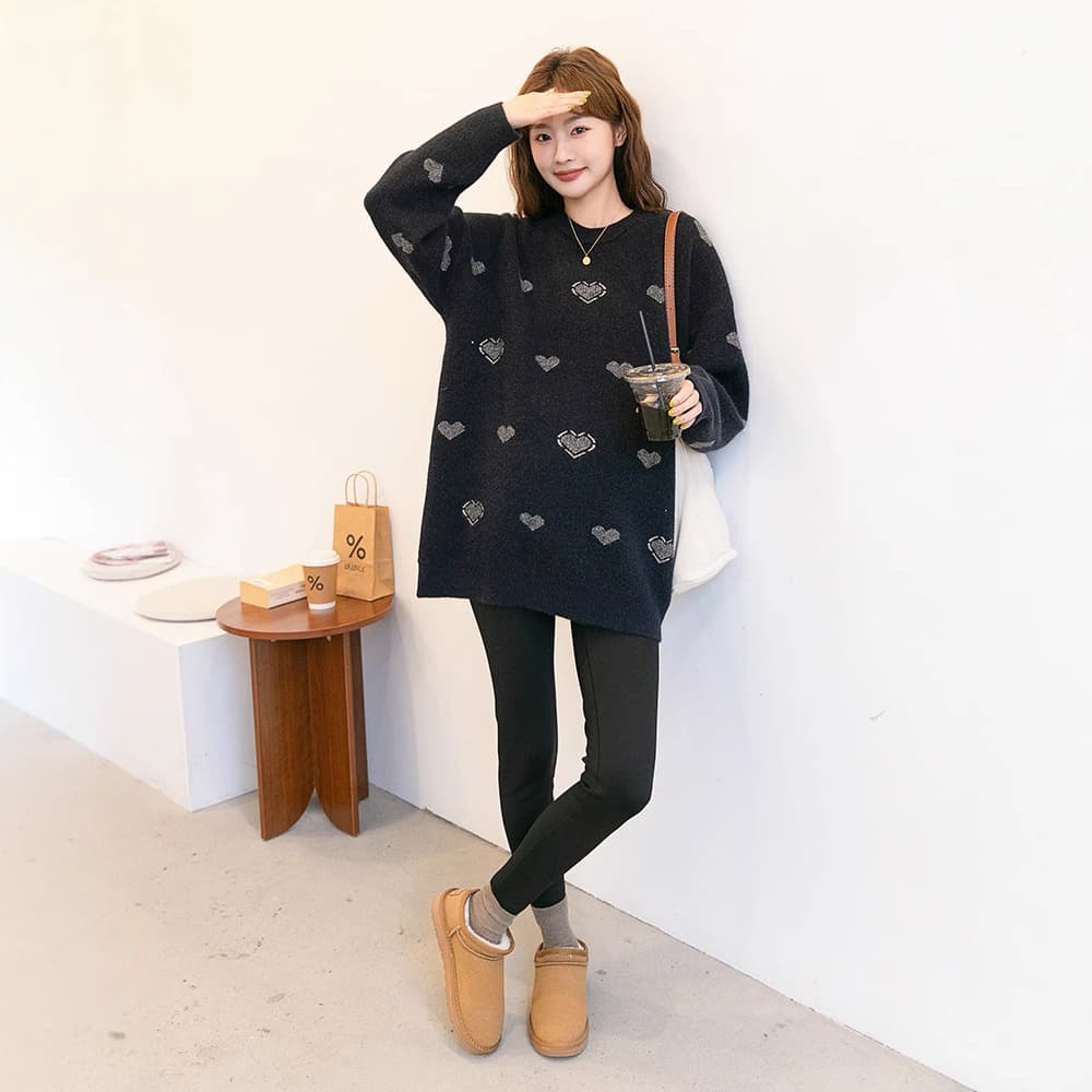 Korean style heart-shaped round neck maternity sweater, mid-length, loose, soft, comfortable, and thick. Perfect for autumn and winter.