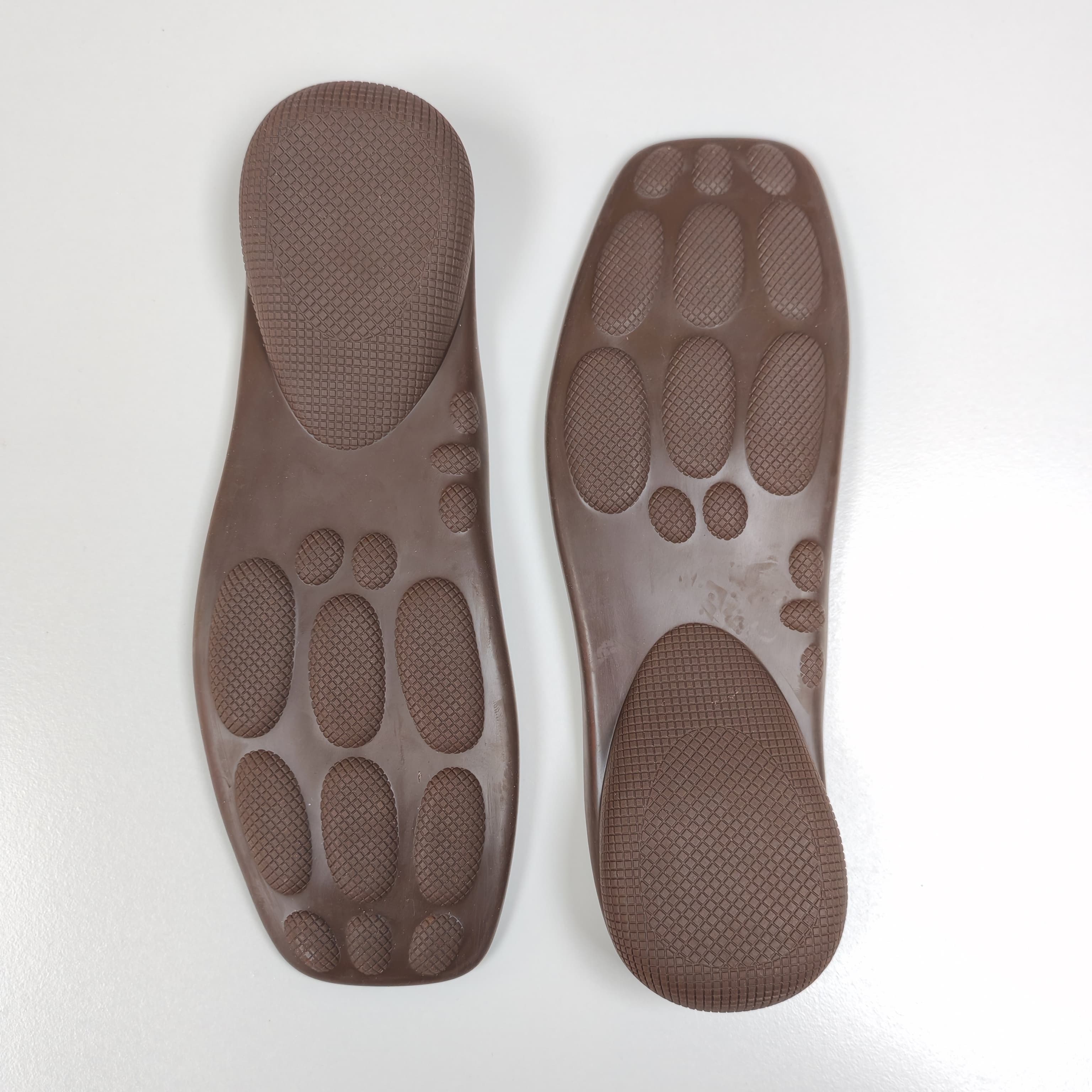 Factory wholesale 2025 style summer boots with retro rubber sole, chunky heel, non-slip and wear-resistant rubber sole.