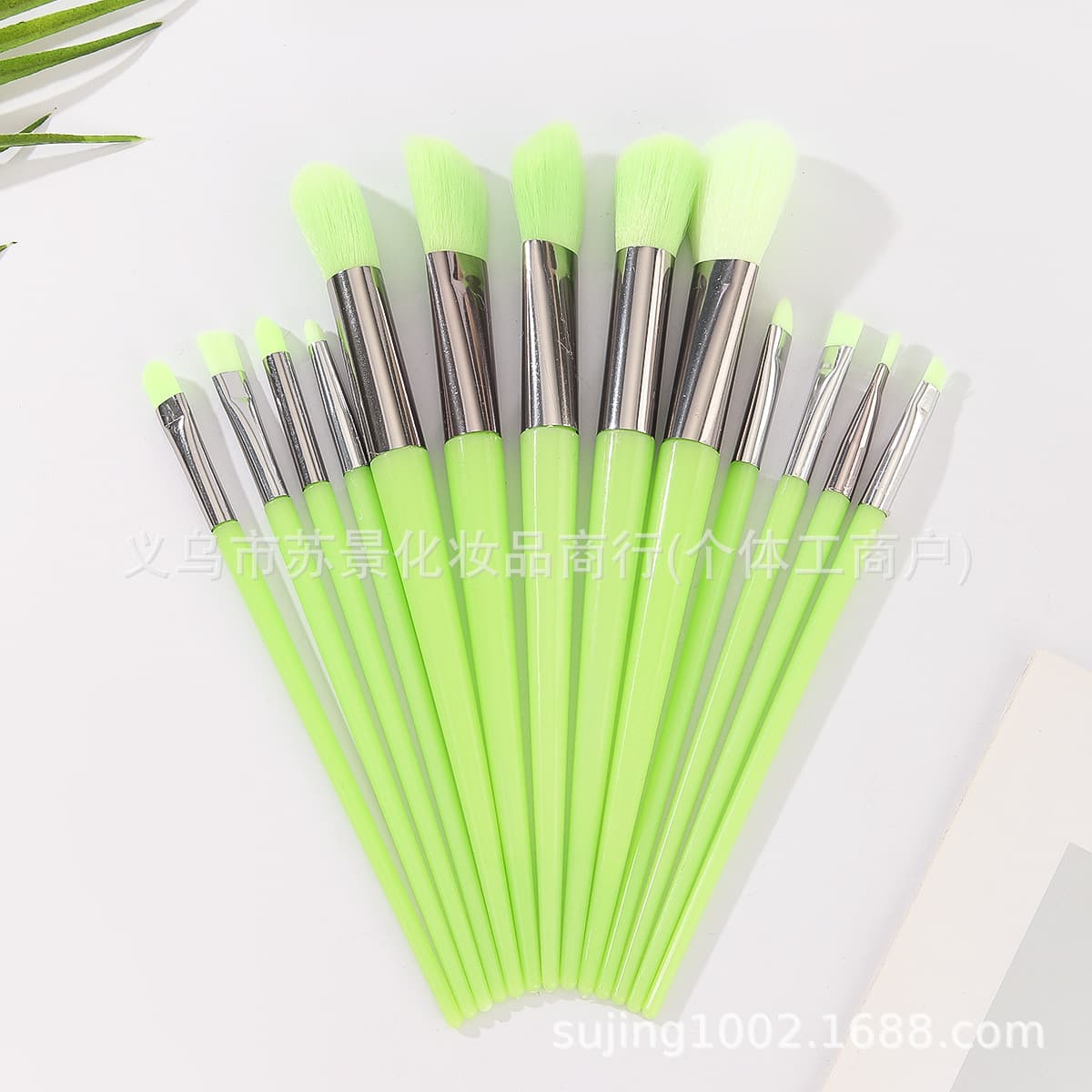 Cross-border new 13-piece fluorescent makeup brush set soft-bristled loose powder high-gloss blush brush eye shadow brush beauty tools