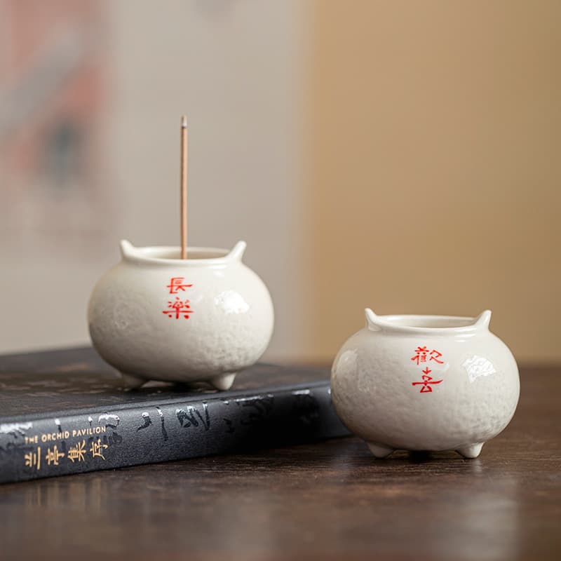 Creative three-legged incense burner incense holder for home indoor joy binaural aromatherapy burner tea room high-end incense ornaments