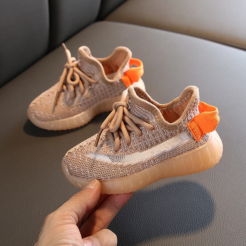 Spring and Autumn New Children's Shoes Wholesale Trendy Kids Sports Shoes Breathable Mesh Upper Soft Sole Yeezy Style for Boys and Girls
