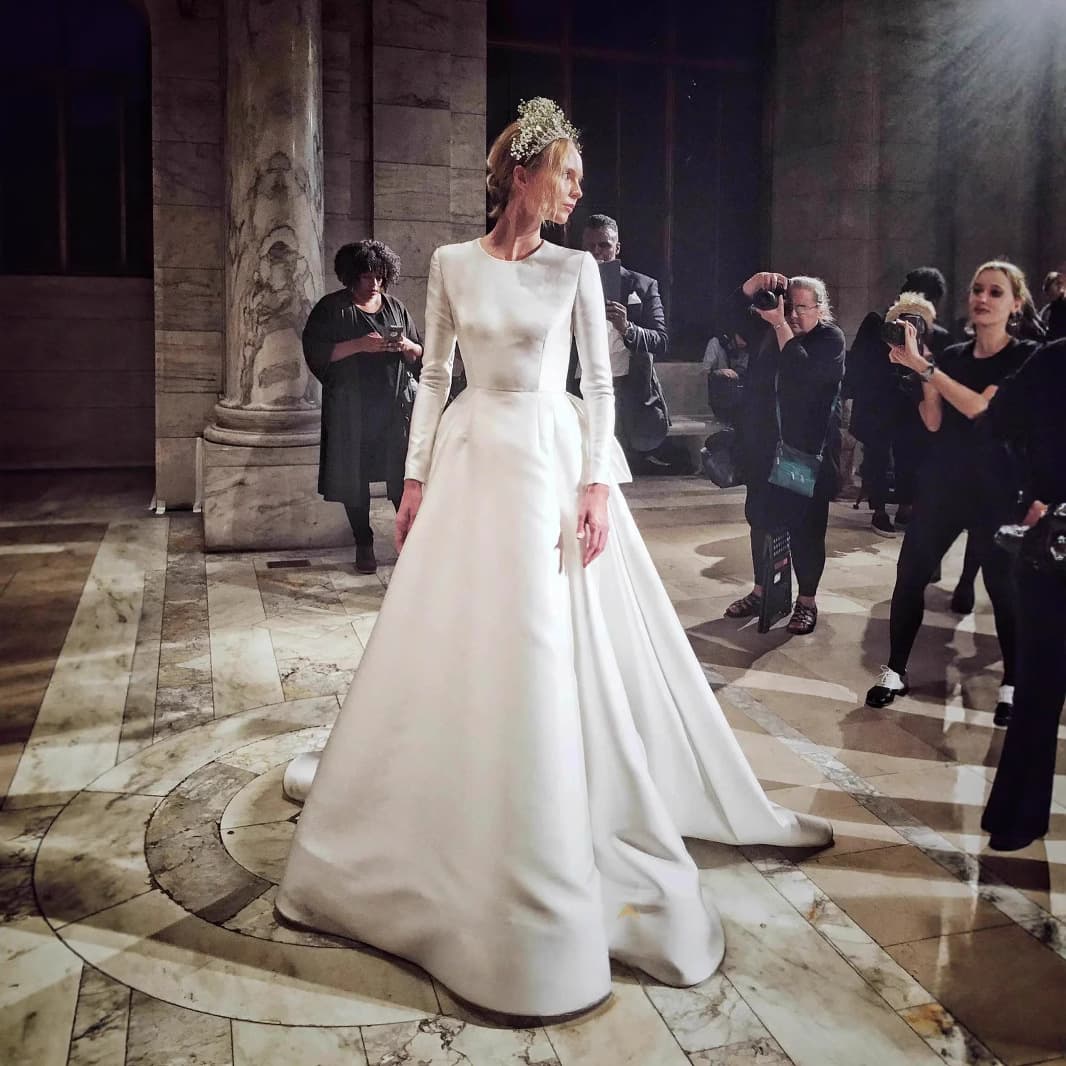 Wedding Dress Long Sleeve Satin Wedding Dress Elegant Bride Wedding Going-Away Dress French Small Train Main Dress