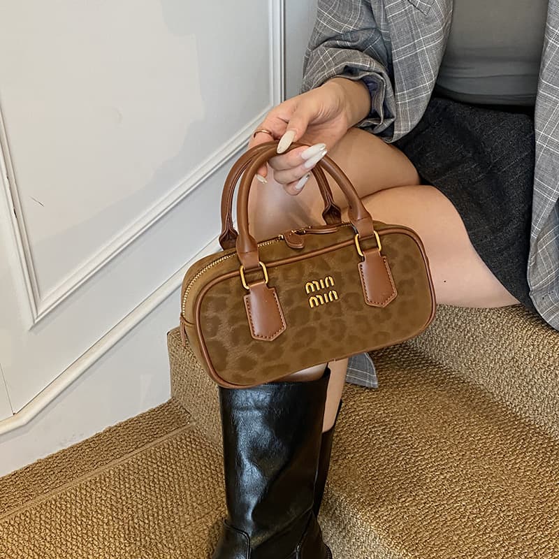 Cross-border 2025 New Autumn/Winter Niche Leopard Print Bag for Women Versatile Crossbody Pillow Bag Fashion Handbag Bowling Bag