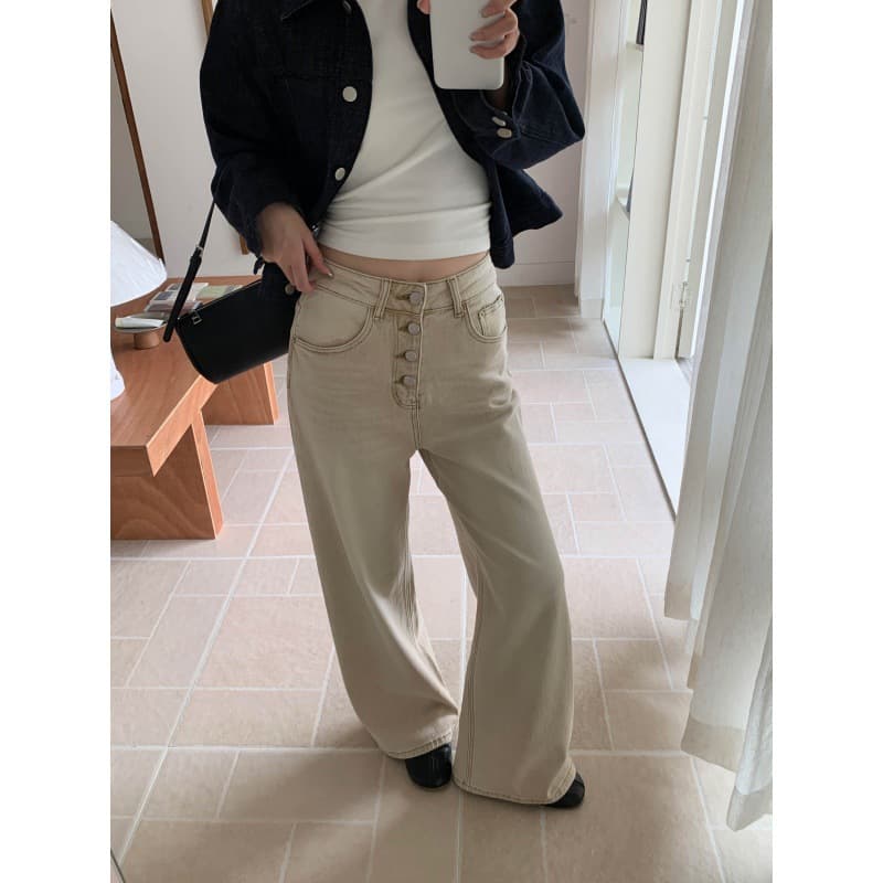 GAGD Buttoned Milk Tea Color Retro Straight Leg Jeans for Women, Hong Kong Style Loose High-Waist Wide Leg Jeans
