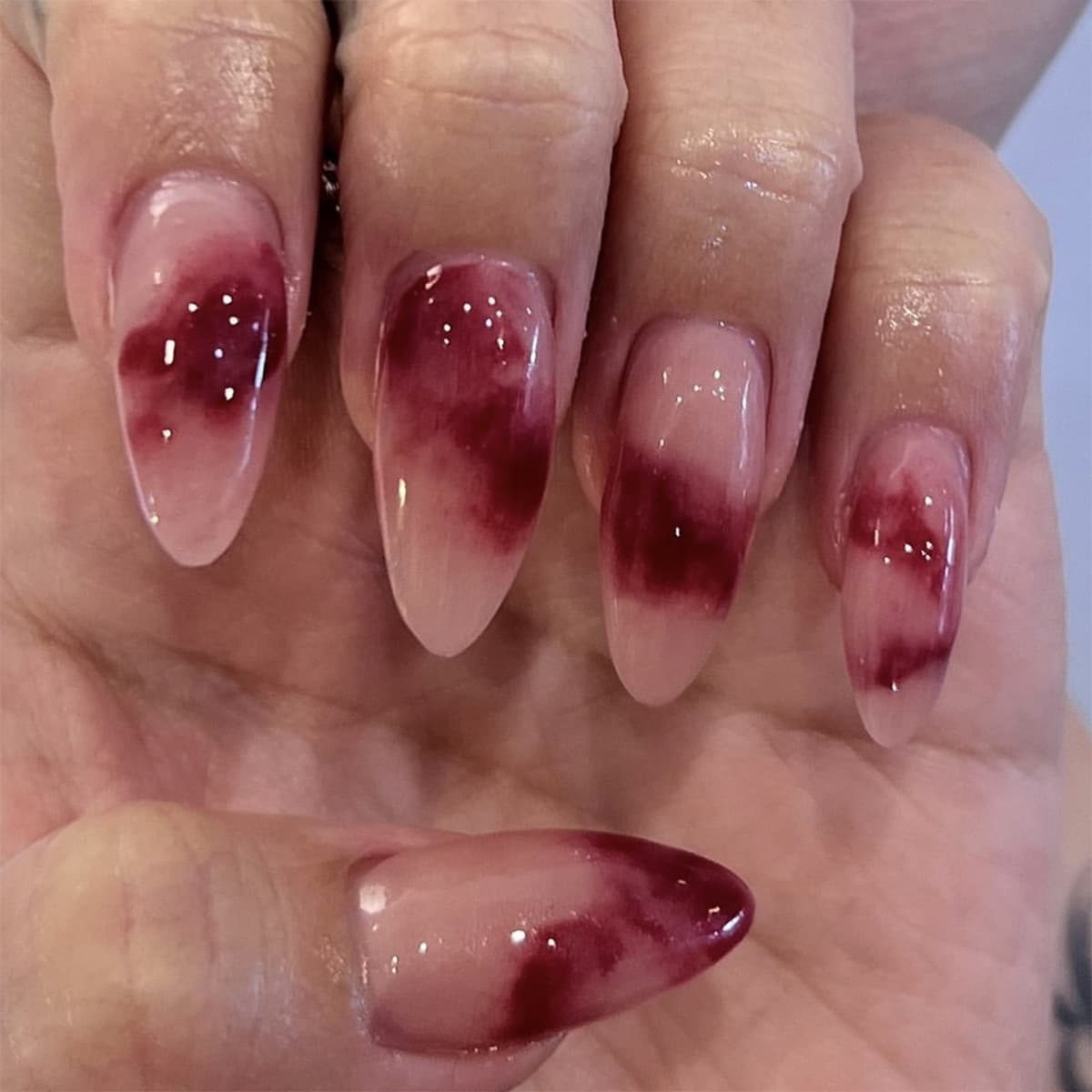 New Simple Blood Red Smudged Manicure Wearable Nails Nude French Red Almond Wearable Nails Fake Nails Wholesale