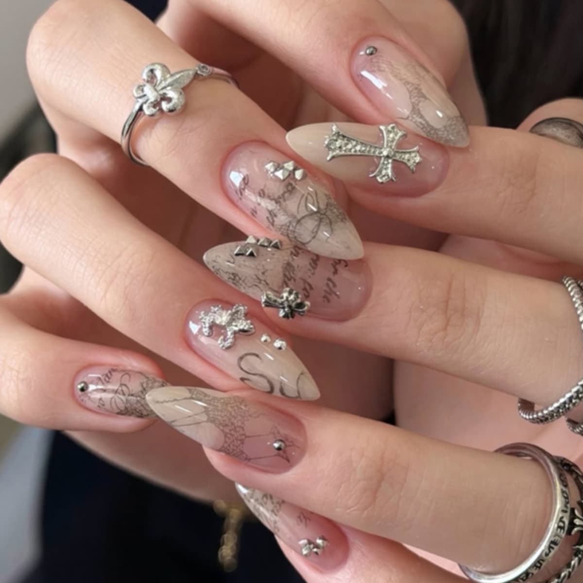 Lefan Cross-border Trade French Wearable Nails Short Almond Shape Floral Nail Art Tips Press-on Fake Nails Wholesale