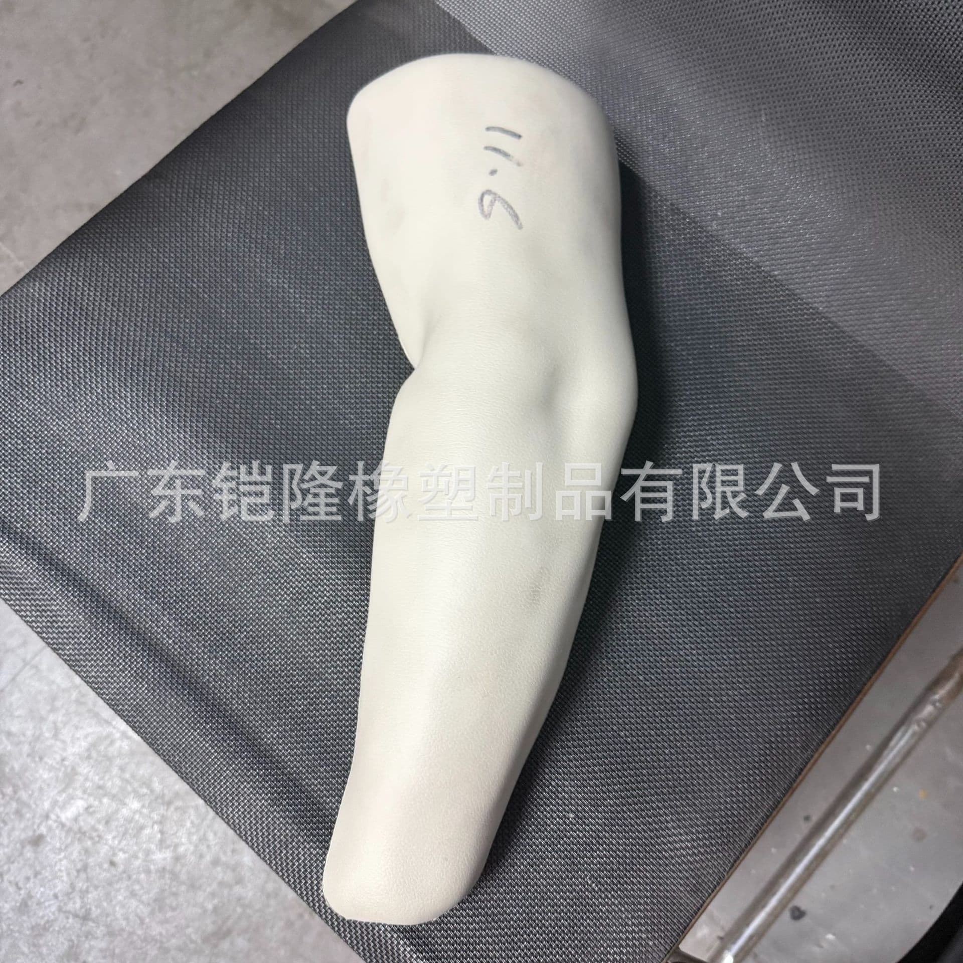 Factory Custom-Made Eva Soft and Hard Human Body Prosthetics, Eva One-Piece Molded Seat Cushions, Computer Bags, Beach Bags, Hole-In-The-Wall Bags