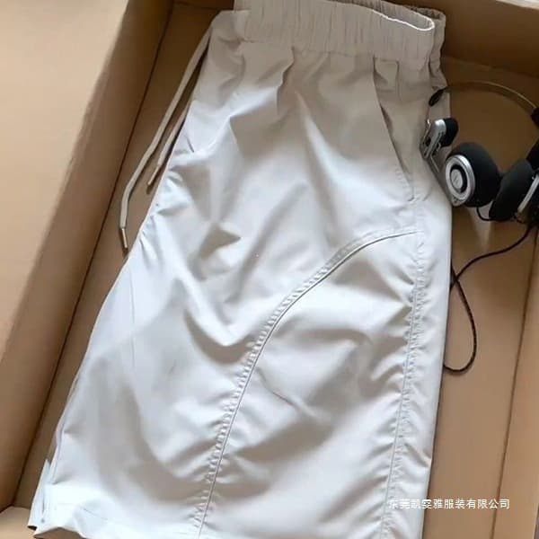 Beige mitered splicing quick-drying three-quarter shorts for men and women American ice silk sports outerwear beach four-quarter overalls pants
