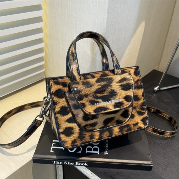 Cross-border leopard print small hand bag for women 2026 new fashion light luxury shoulder bag personalized crossbody bag trendy small square bag