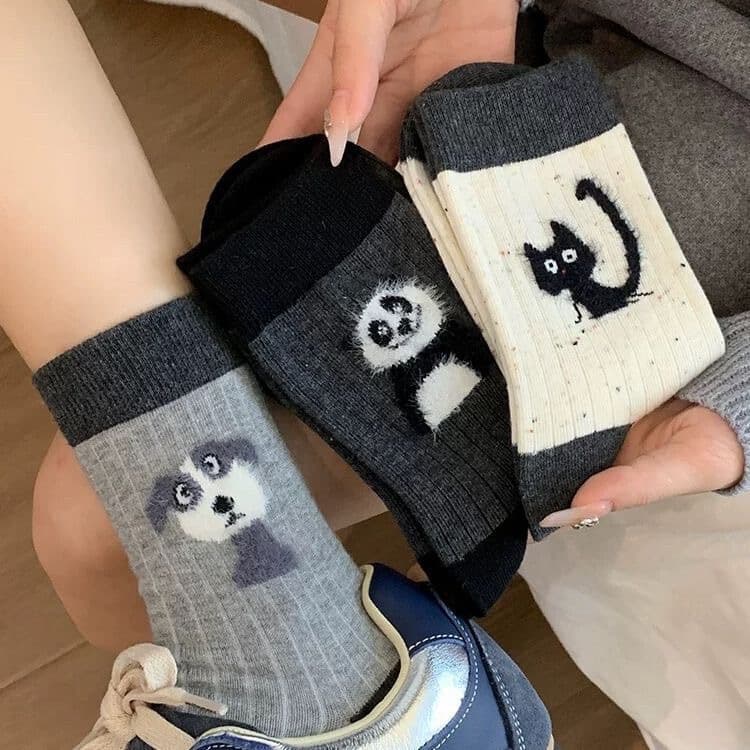 Japanese cute gray socks for women, mid-calf socks, ins trendy autumn style cartoon flocked dot yarn winter long socks cute